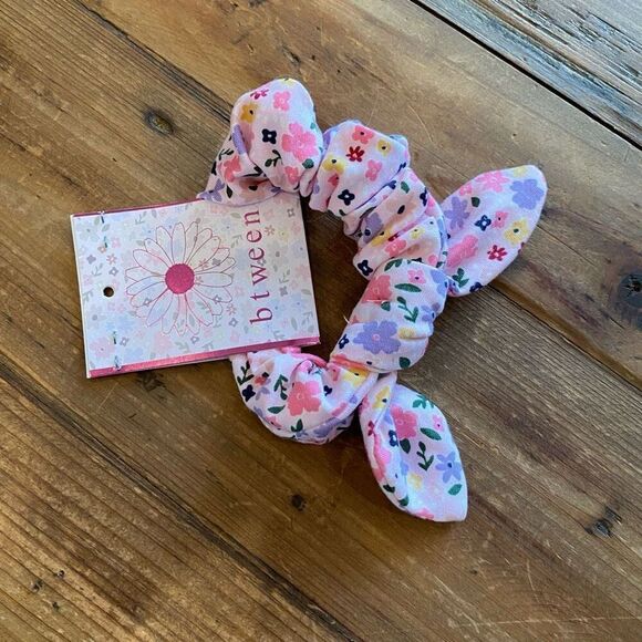 Btween 3 Piece Outfit Pink Floral Shorts Top Hair Tie - Picture 11 of 12